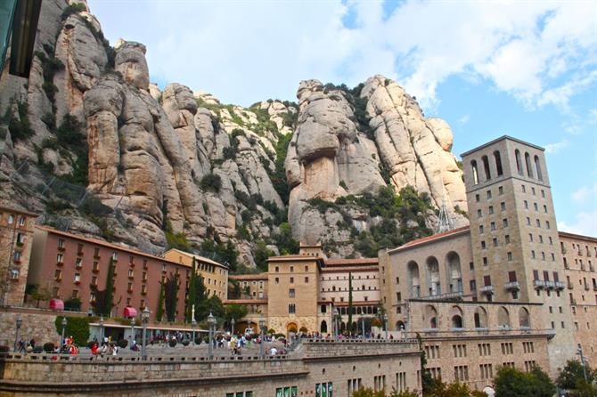 Монастырь Монтсеррат в Испании исполняет желания