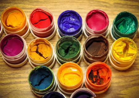 Как восстановить засохшие краски: что делать, если краска покрылась трещинами?